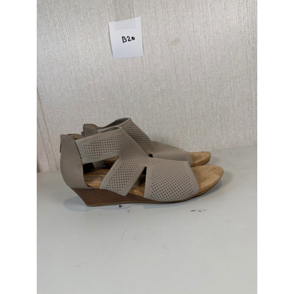 Croft & Barrow Womens beige Back Zip Wedges Size 10M